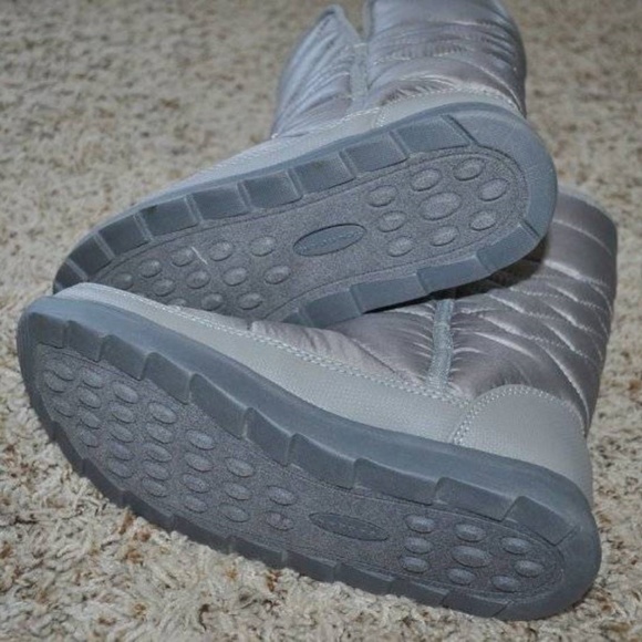 Womens Winter Boots 10 Tek Gear Silver Quilted Mid Calf Pull On Fur Microfiber - Picture 3 of 3